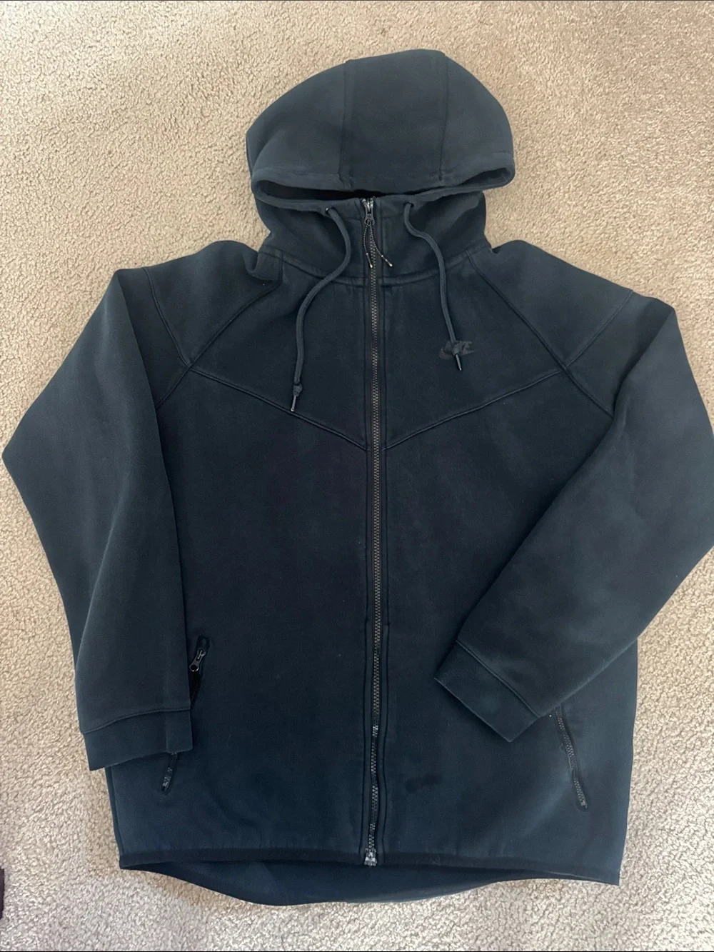 Nike Men's Black Full-Zip Hooded Jacket with Subtle Logo